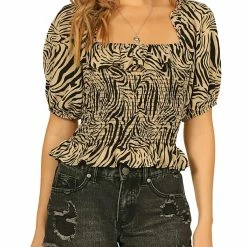 Best Pirce ⌛ Vintage Havana 👩 Womens Animal Print Smocked Blouse ✔️